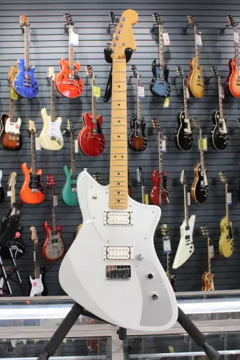 Fender - American Ultra II Meteora, Maple Fingerboard - Avalanche